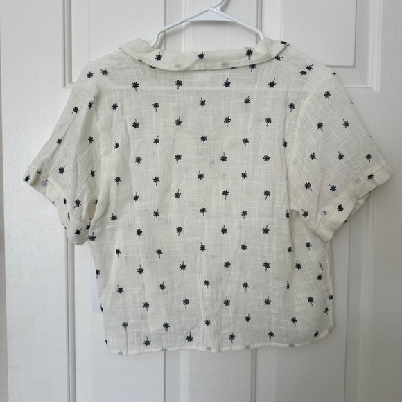 White Button-Up Crop Top with Palm Tree Pattern - Picture 4 of 4